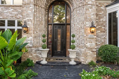 $625,000 | 2727 South Southern Oaks Drive, Houston, TX 77068