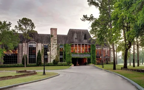 $625,000 | 2727 South Southern Oaks Drive, Houston, TX 77068