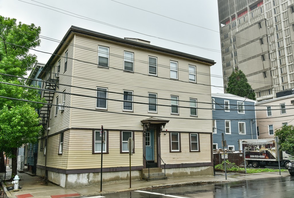 95 Second Street, Unit 3 Cambridge, MA 02141 - Photo 12 of 13 a front view of a residential apartment building with a yard