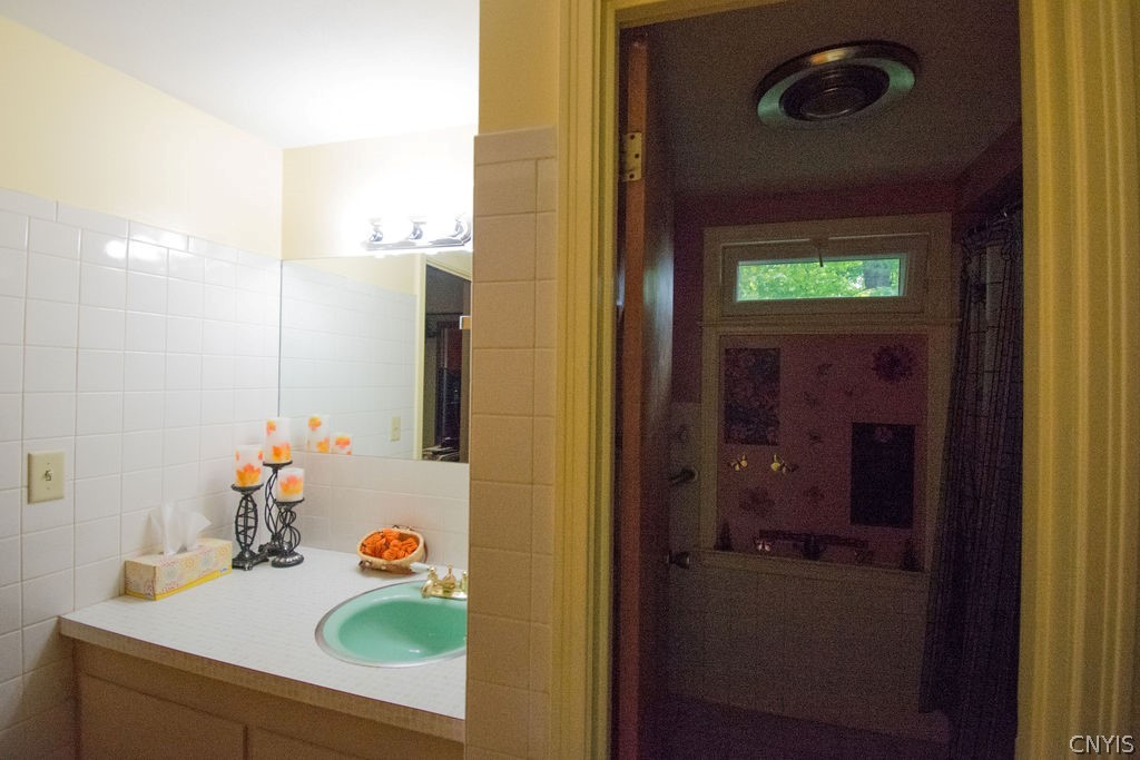 8074 Morgan Road Clay, NY 13090 - Photo 14 of 31