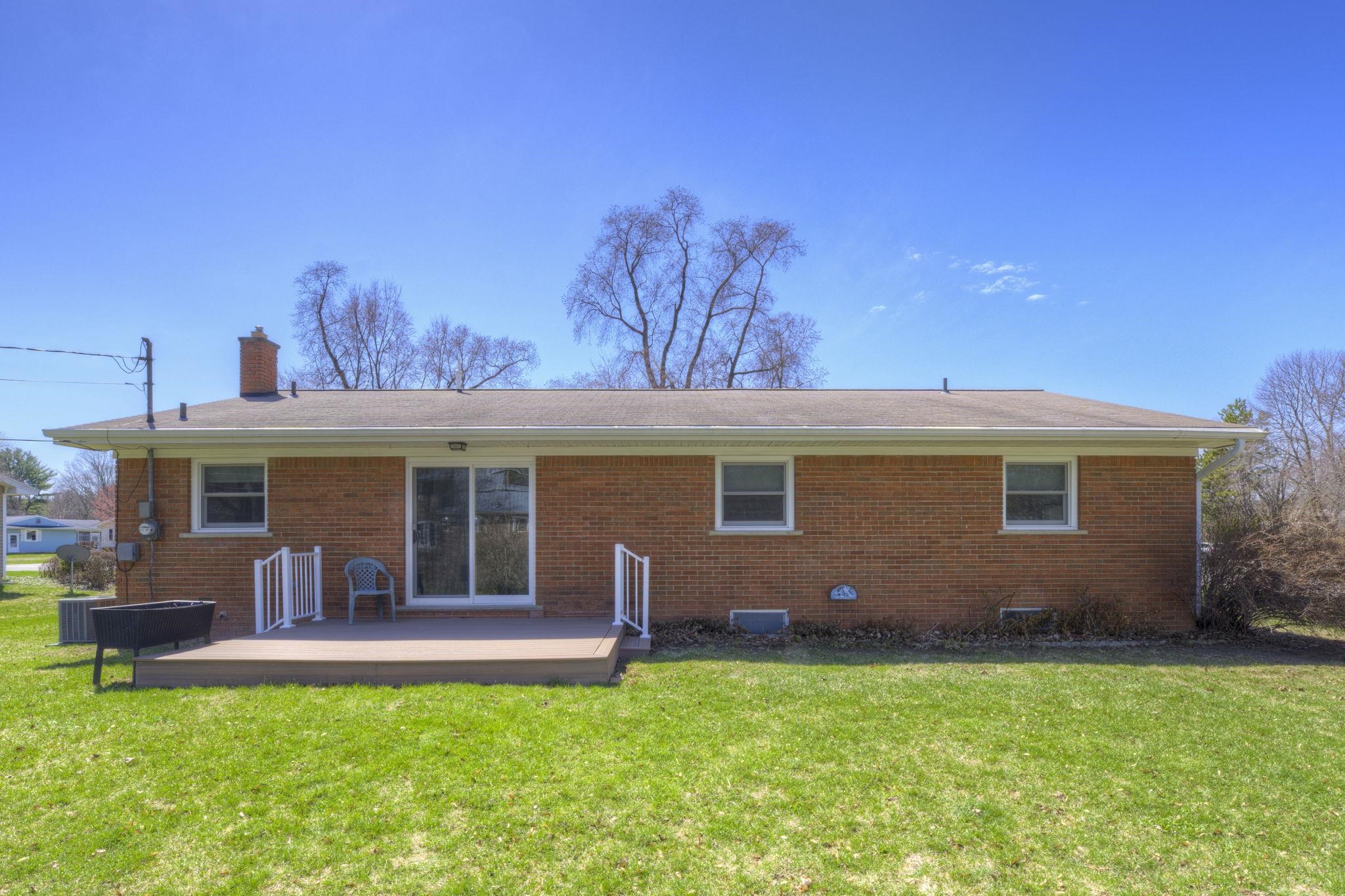 634 Sheridan Road Traverse City, MI 49686 - Photo 4 of 42 1932833-76978e9c-ce79-430a-aea2-6fdb7d6eebe8.JPG