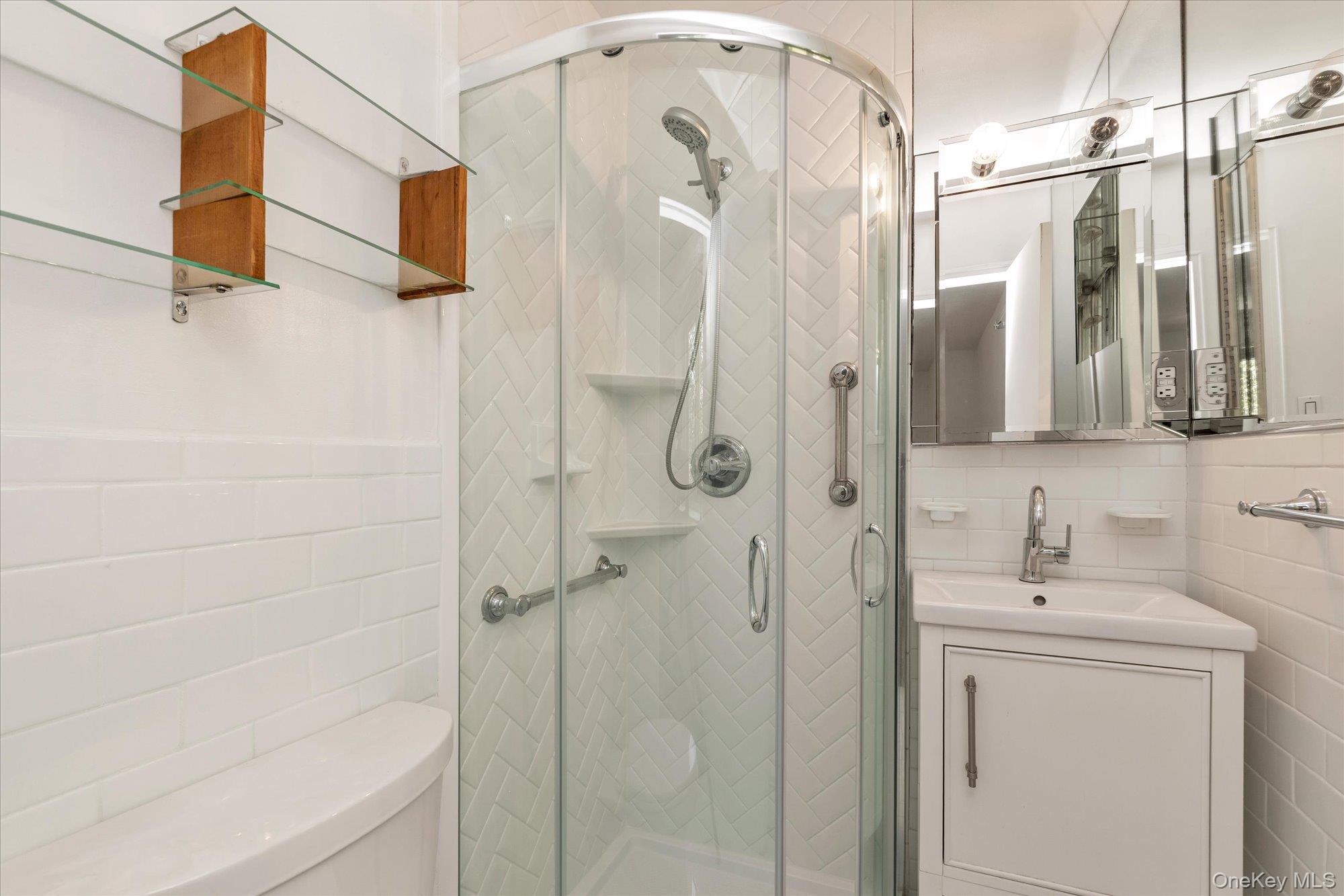 30 Barstow Road, Unit 3A Great Neck, NY 11021 - Photo 14 of 20