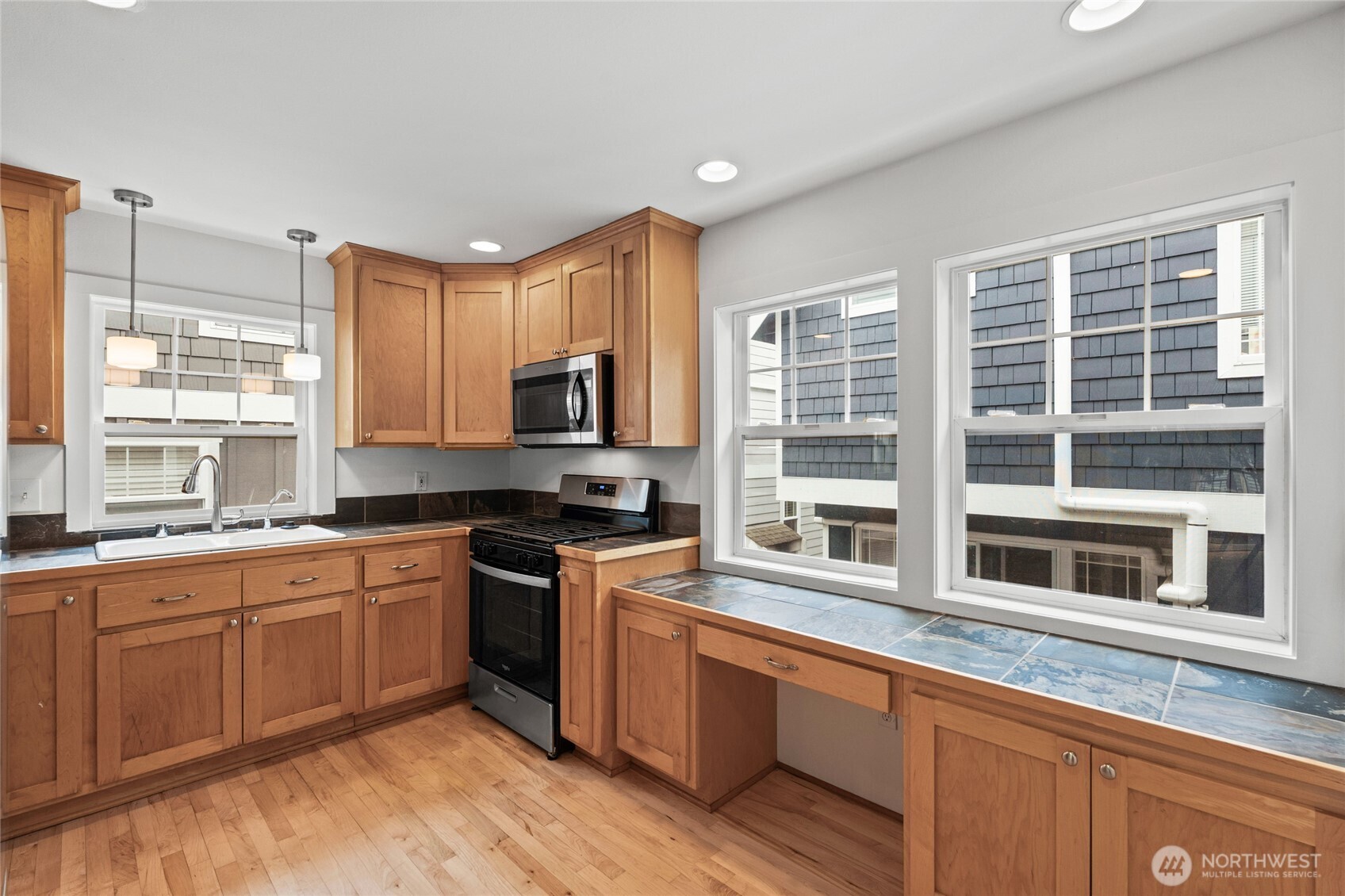 910 North 74th Street Seattle, WA 98103 - Photo 9 of 25