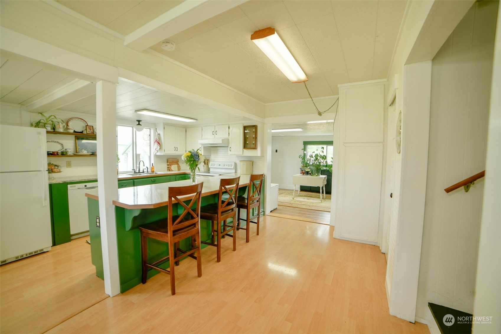 127 Beam Road Chehalis, WA 98532 - Photo 19 of 40 a view of a dining area with furniture