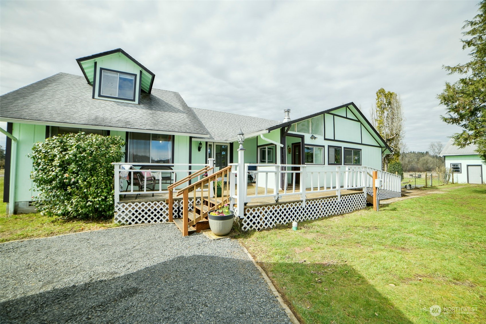 127 Beam Road Chehalis, WA 98532 - Photo 2 of 40 a front view of a house with a patio