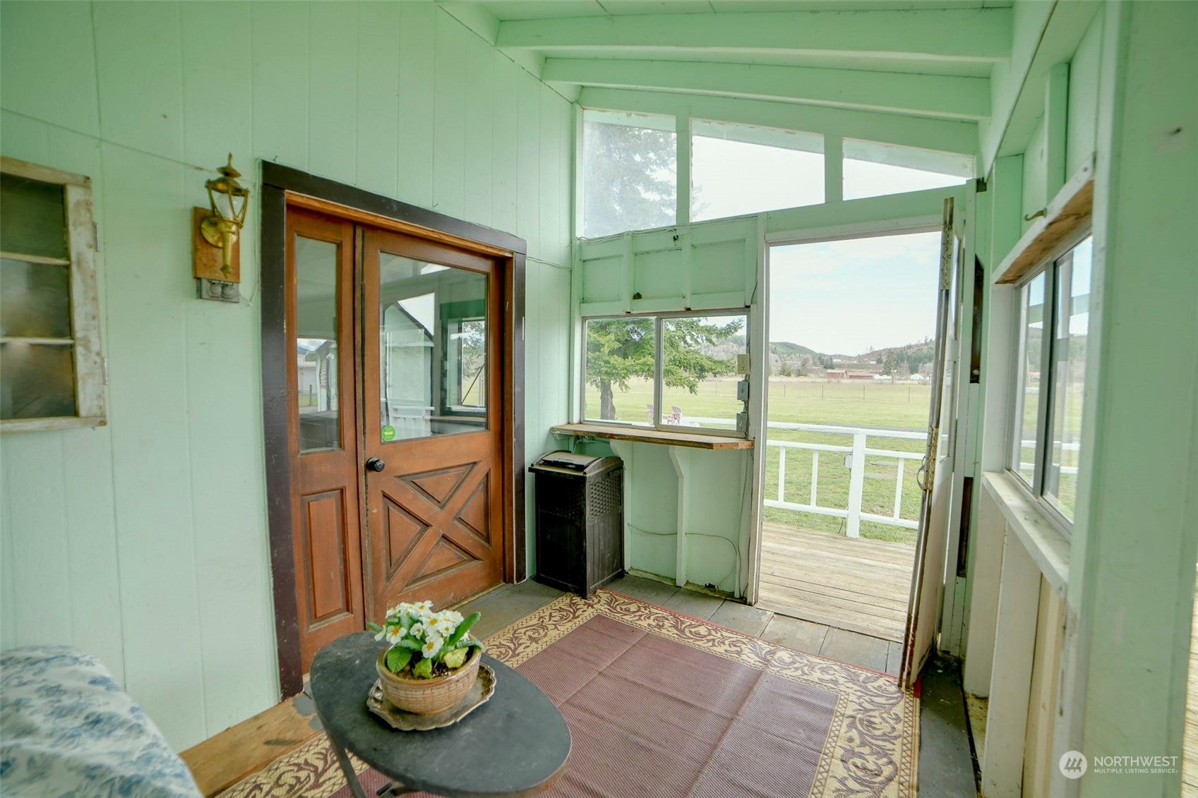 127 Beam Road Chehalis, WA 98532 - Photo 3 of 40 a room with a window and a potted plant