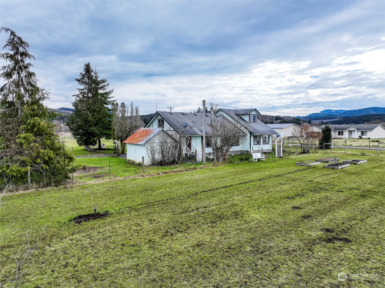 127 Beam Road Chehalis, WA 98532 - Photo 5 of 40 a view of a house with backyard and garden