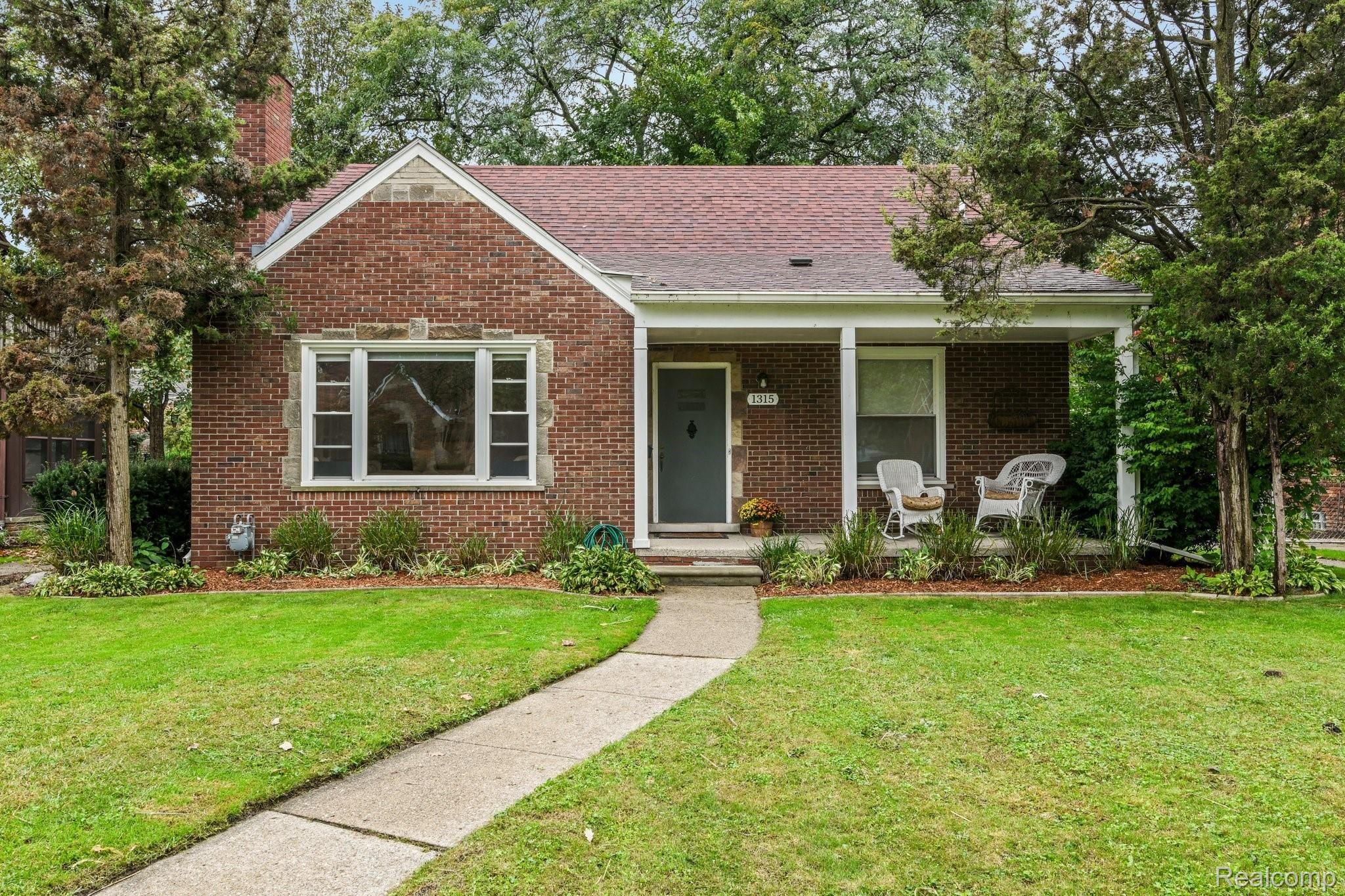 1315 Cadieux Road Grosse Pointe, MI 48230 - Photo 28 of 32 2-web-or-mls-1315 Cadieux Road - Grosse Pointe0002.jpg