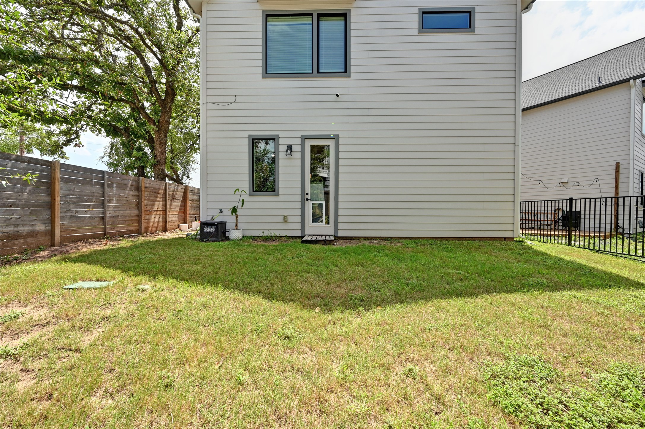 1140 Webberville Road, Unit 8 Austin, TX 78721 - Photo 20 of 20 Rear view of property featuring a fenced backyard