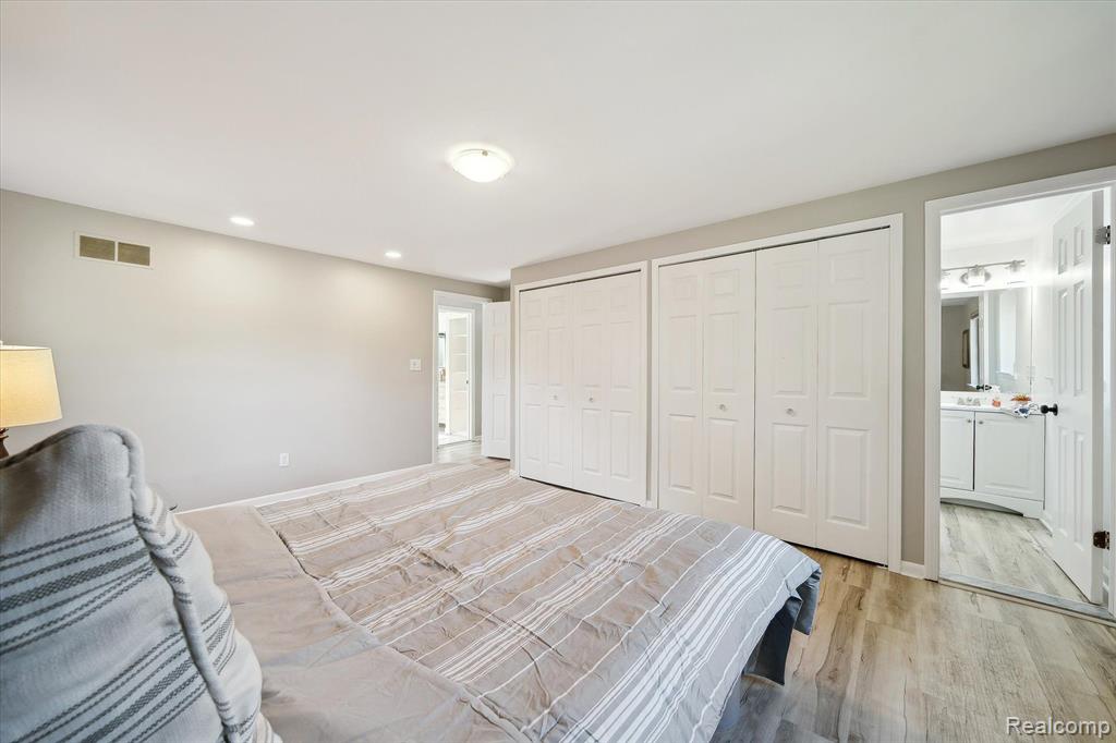 35881 Smithfield Road Farmington, MI 48335 - Photo 38 of 50