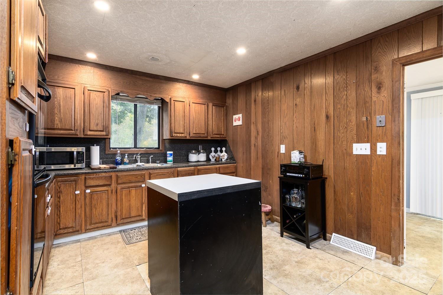 7101 Signer Road Charlotte, NC 28278 - Photo 10 of 29 Gallery Image 10