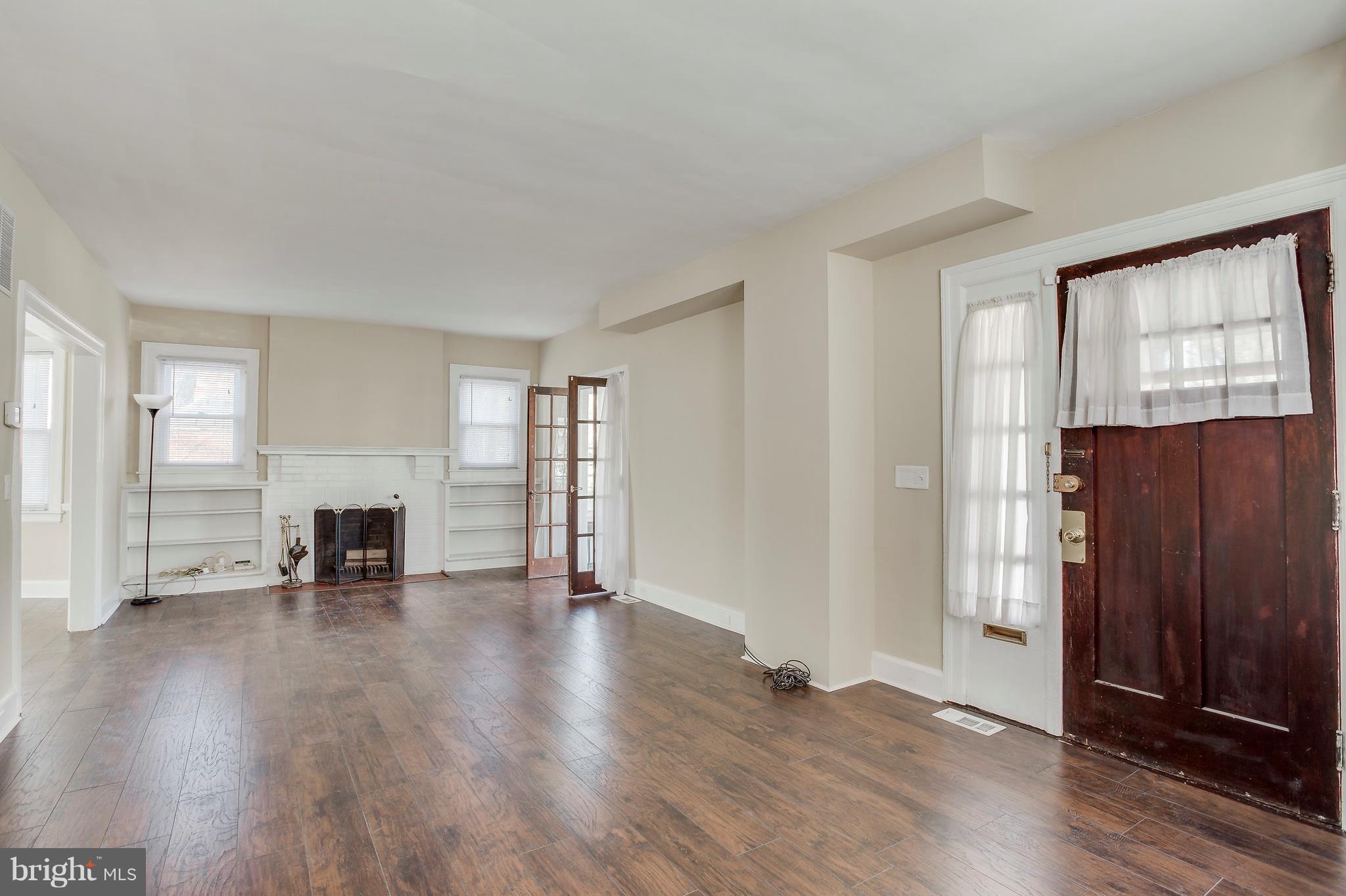 3704 Cedardale Road Baltimore, MD 21215 - Photo 2 of 30 Living Room