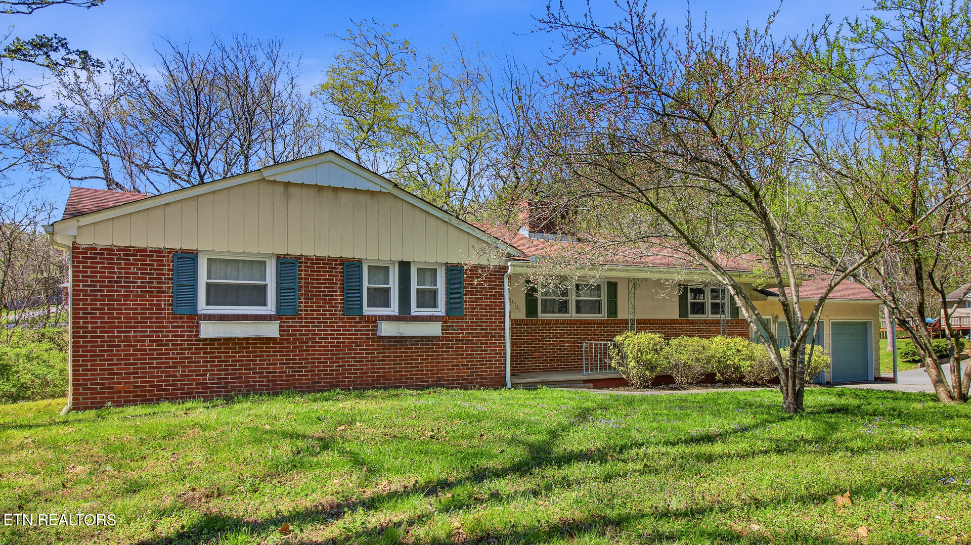 4721 Sunset Road West Knoxville, TN 37914 - Photo 3 of 47 Brick Exterior