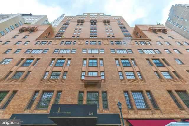 $299,900 | 219 South 18th Street, Unit 705A, Philadelphia, PA 19103