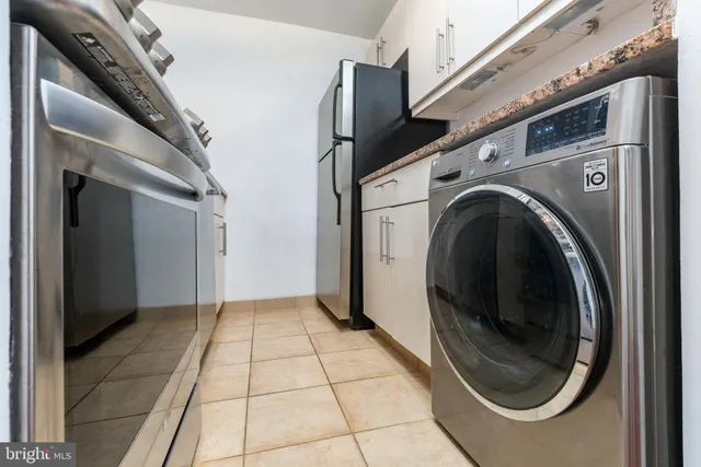 a view of a storage & utility room with washer and dryer