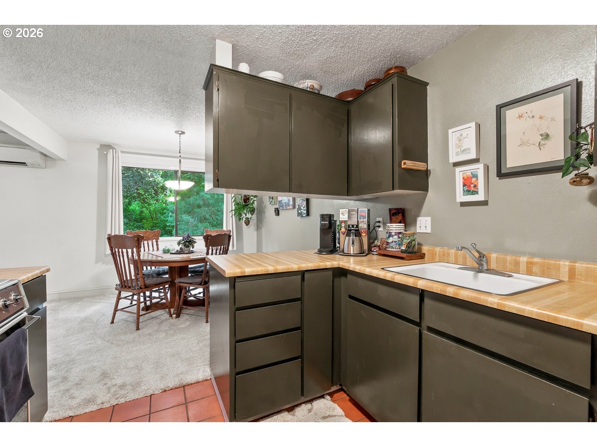 7134 Southwest Murray Boulevard Beaverton, OR 97008 - Photo 11 of 38