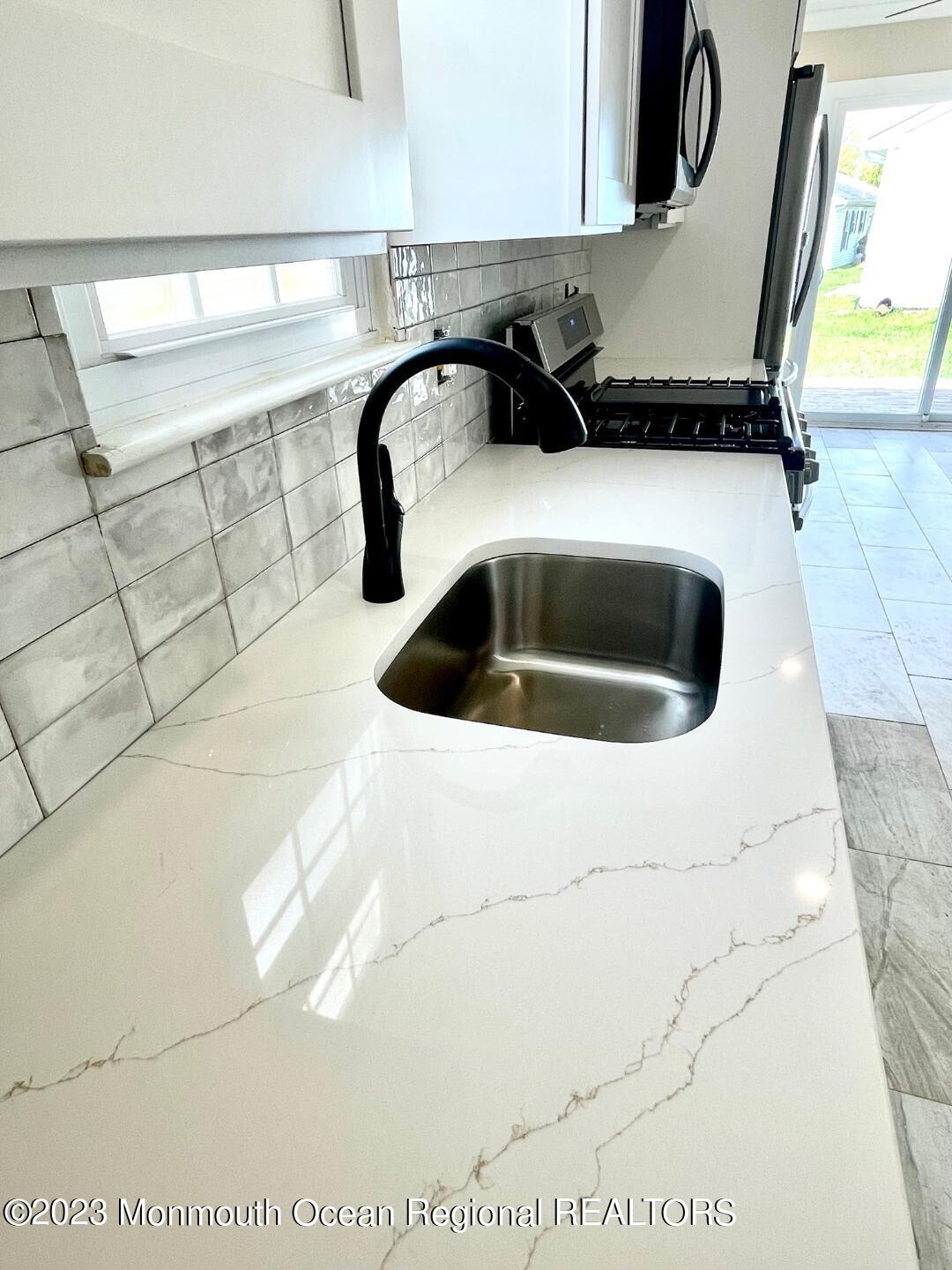 9 Ivy Ridge Close, Unit 1000 Freehold, NJ 07728 - Photo 12 of 31 9 IVY NEW SINK