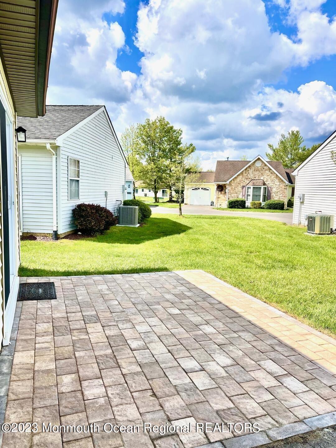 9 Ivy Ridge Close, Unit 1000 Freehold, NJ 07728 - Photo 26 of 31 9 IVY NEW PATIO