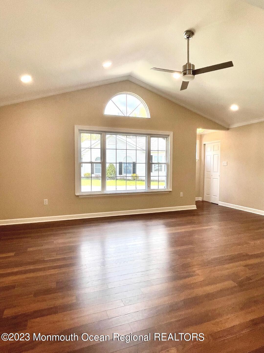 9 Ivy Ridge Close, Unit 1000 Freehold, NJ 07728 - Photo 3 of 31 9 IVY NEW LIV RM