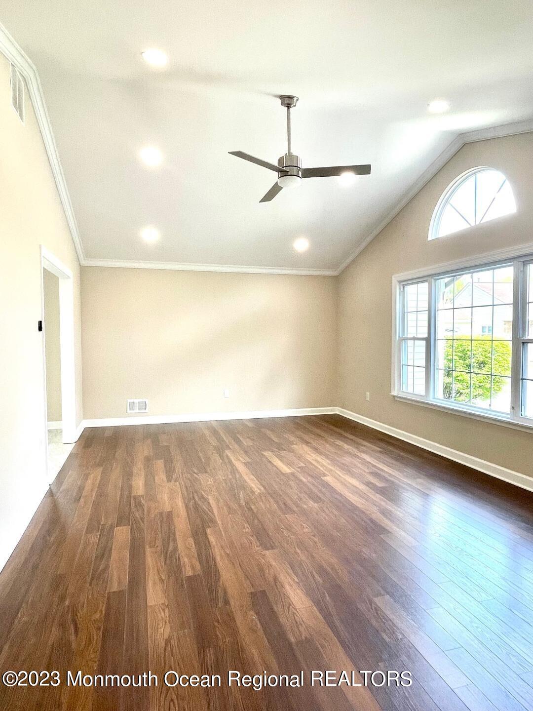 9 Ivy Ridge Close, Unit 1000 Freehold, NJ 07728 - Photo 4 of 31 9 IVY NEW LIV RM 4