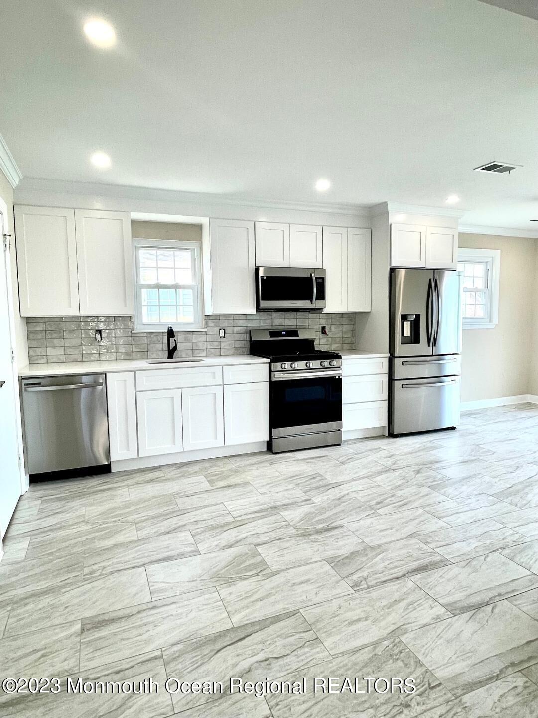 9 Ivy Ridge Close, Unit 1000 Freehold, NJ 07728 - Photo 7 of 31 9 IVY NEW KIT 5