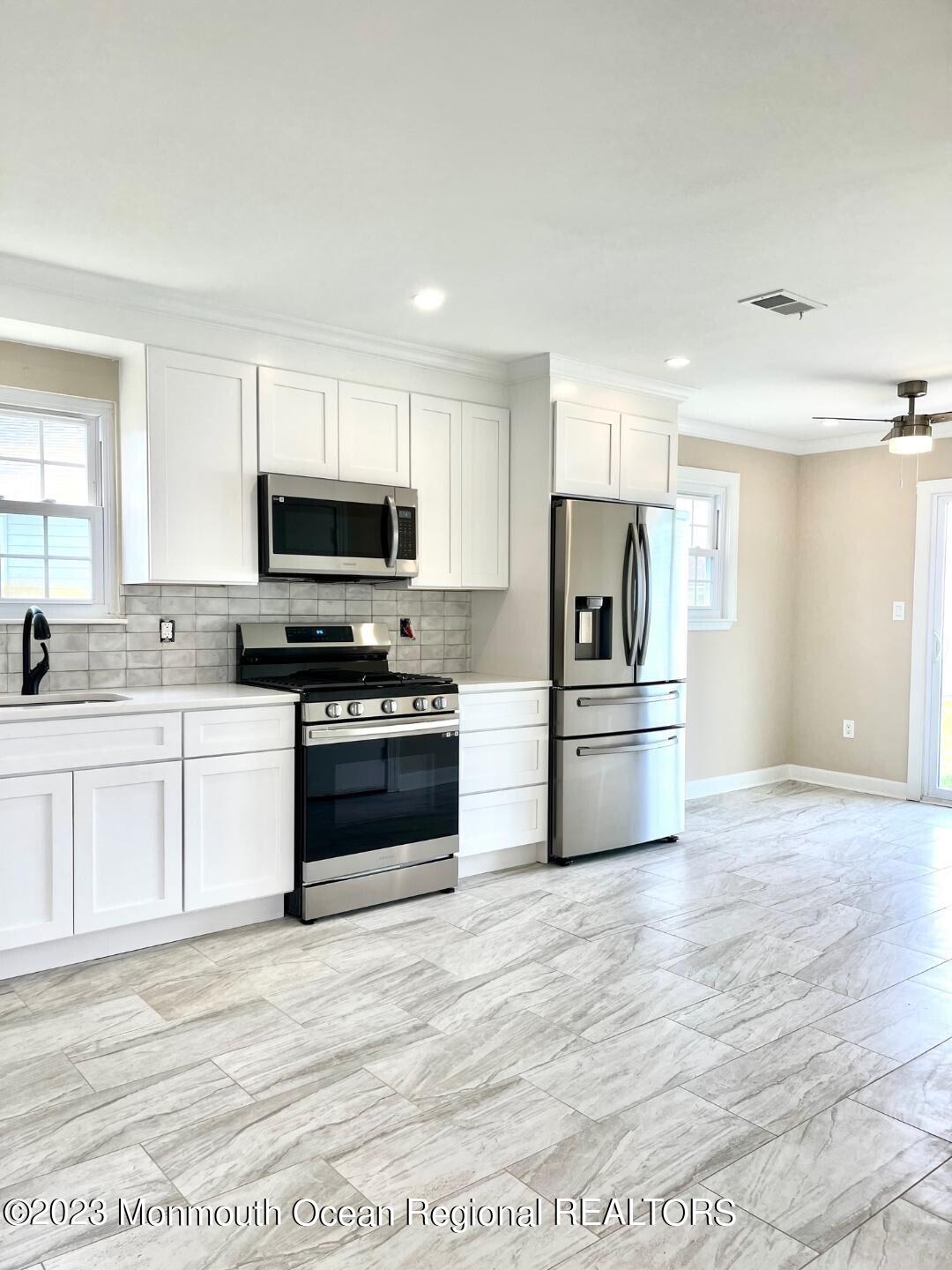 9 Ivy Ridge Close, Unit 1000 Freehold, NJ 07728 - Photo 8 of 31 9 IVY NEW KIT 10