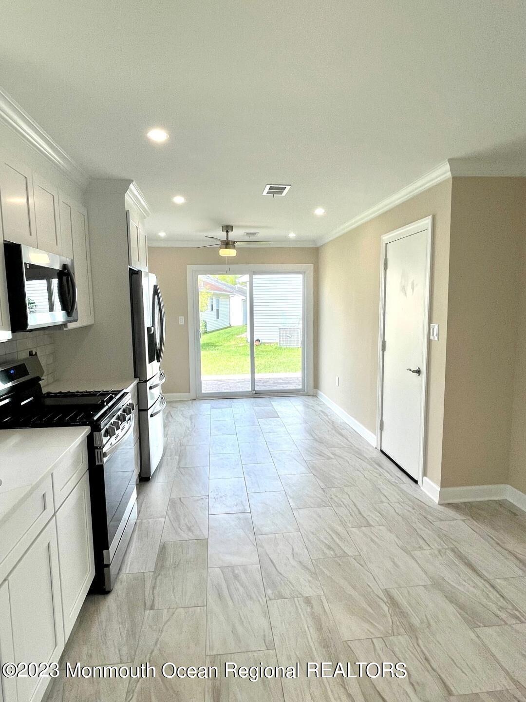 9 Ivy Ridge Close, Unit 1000 Freehold, NJ 07728 - Photo 10 of 31 9 IVY NEW KIT 11