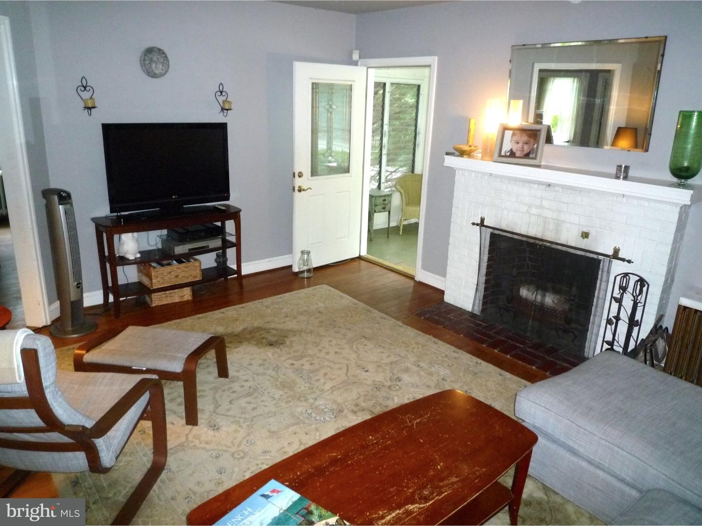 1001 Rodman Road Wilmington, DE 19809 - Photo 5 of 25 Living Room