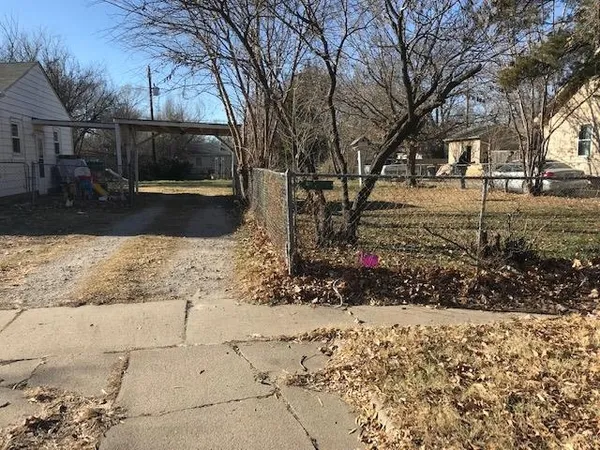 $15,000 | 37-39 Shiller Now Green Avenue, Wichita, KS 67219