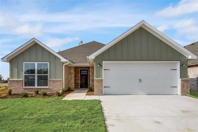 $335,000 | 104 Maverick Trail, Valley View, TX 76272