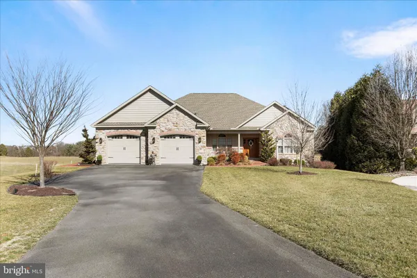 a view of a house with backyard and trees