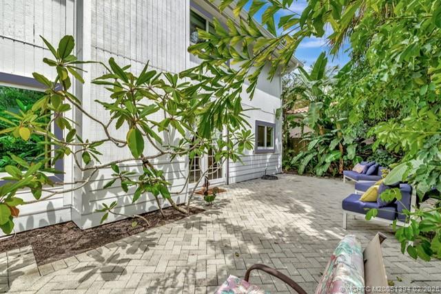 221 Coconut Avenue Stuart, FL 34996 - Photo 17 of 20 a backyard of a house with lots of green space