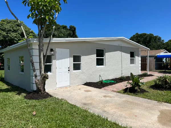 $220,000 | 4620 39th Avenue, Vero Beach, FL 32967