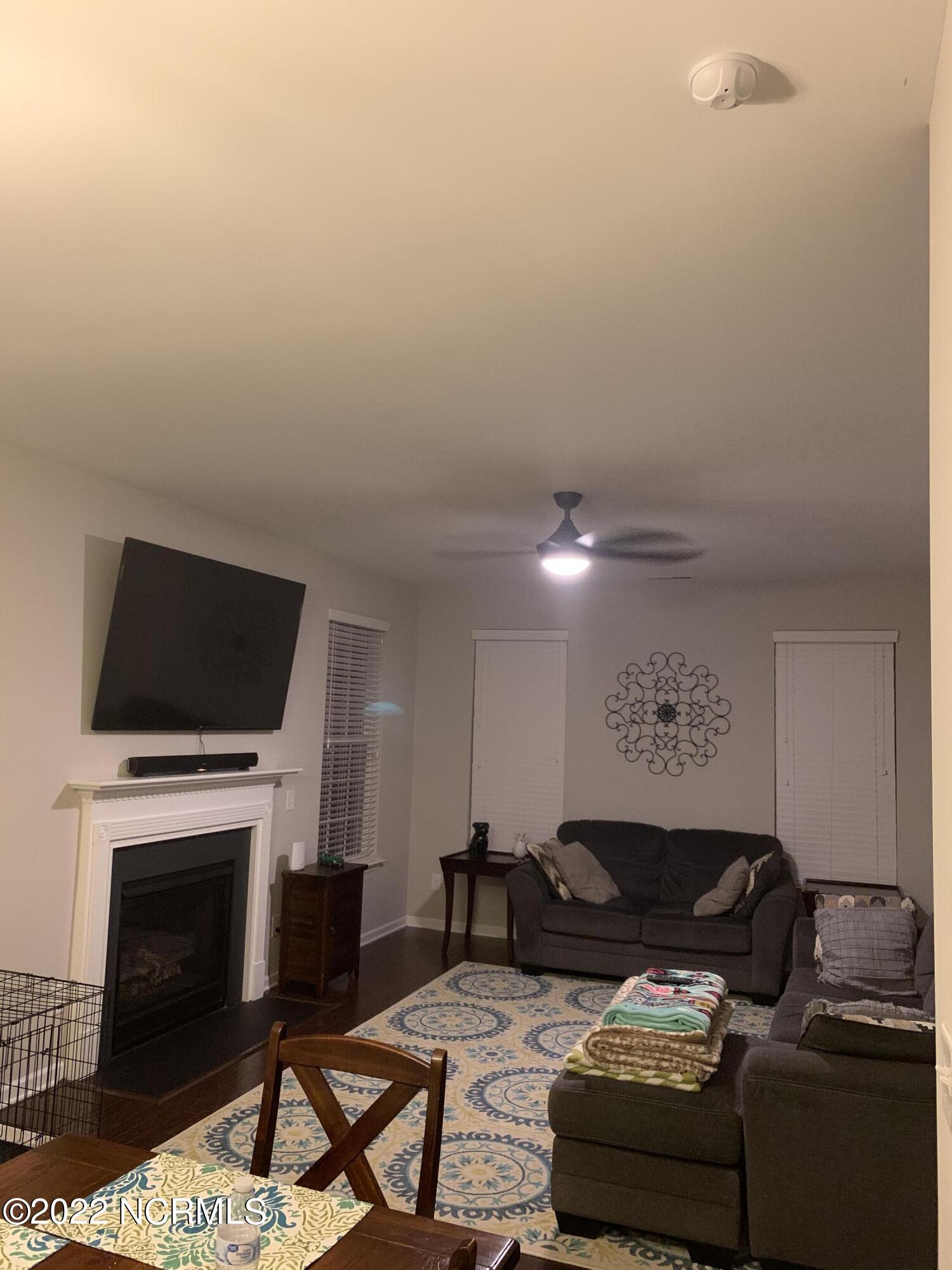 117 Bethea Street Holly Ridge, NC 28445 - Photo 7 of 22 Living room