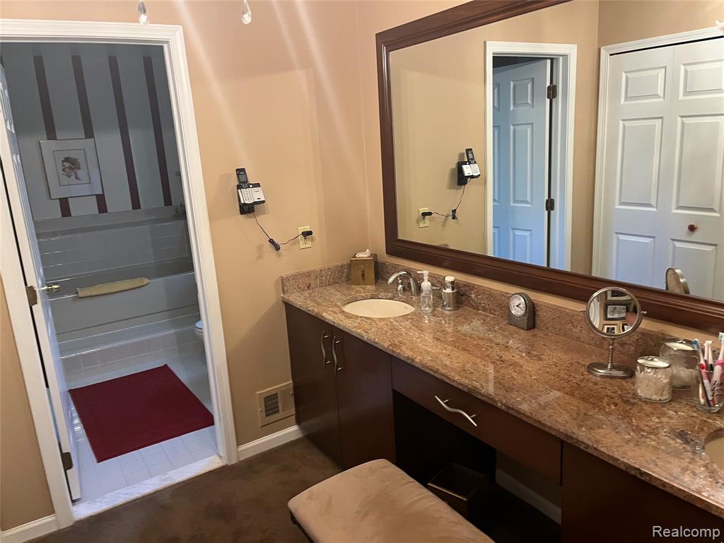 6319 Celeste Road West Bloomfield, MI 48322 - Photo 13 of 21