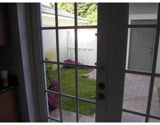 997 Northwest 18th Avenue, Unit 997 Boca Raton, FL 33431 - Photo 2 of 7 Yard/Garden