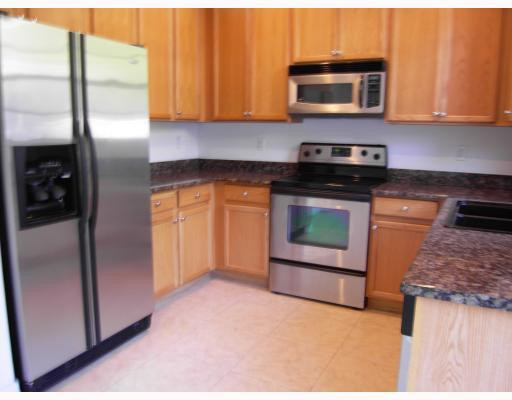 997 Northwest 18th Avenue, Unit 997 Boca Raton, FL 33431 - Photo 3 of 7 Kitchen