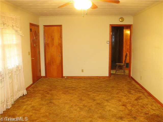 1839 Dillard Road Madison, NC 27025 - Photo 13 of 16 Living Room.