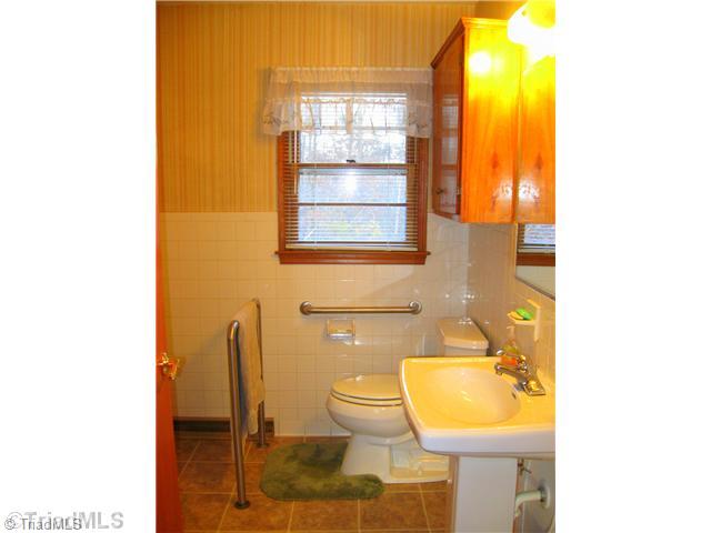 1839 Dillard Road Madison, NC 27025 - Photo 14 of 16 Bath.