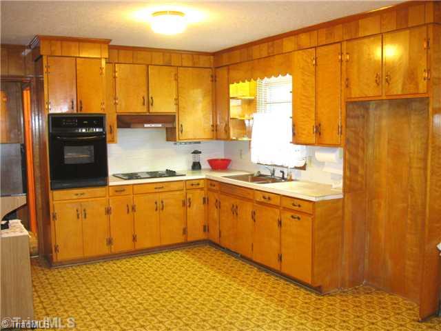 1839 Dillard Road Madison, NC 27025 - Photo 10 of 16 Kitchen.