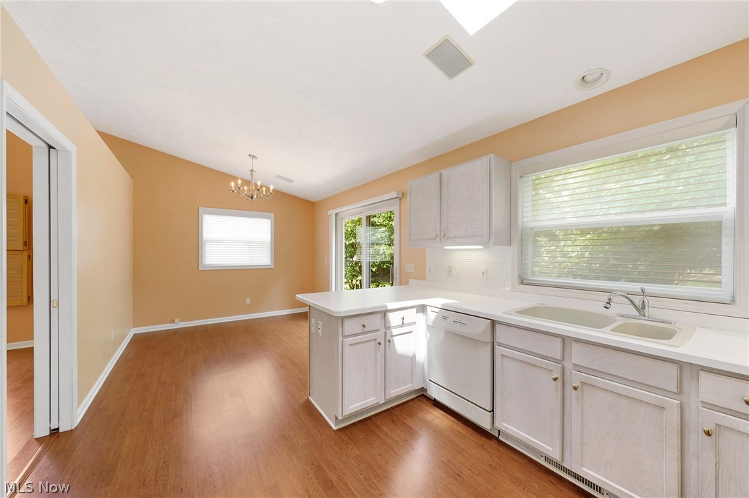 1763 Richmond Road Lyndhurst, OH 44124 - Photo 15 of 34 Laminate floors