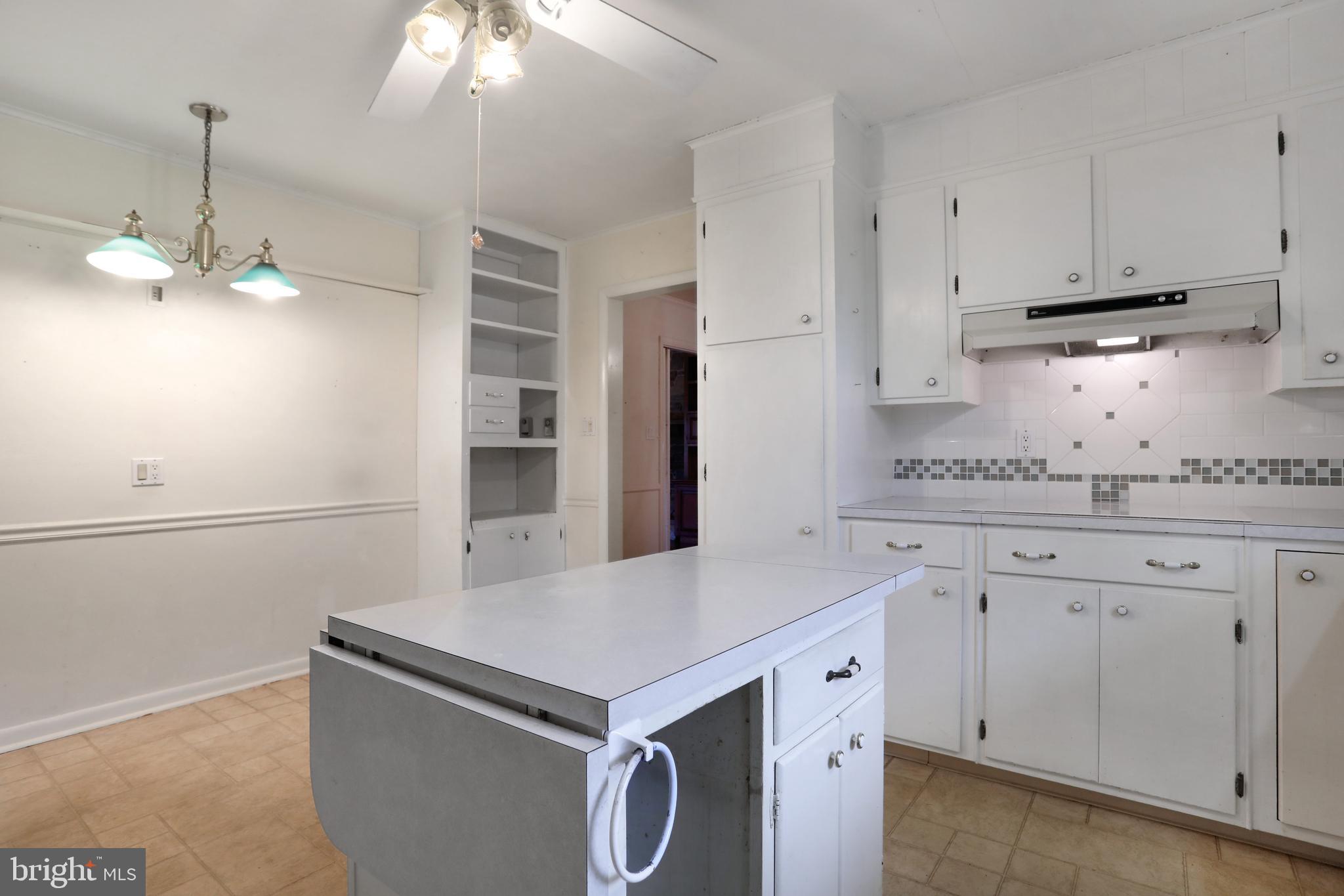 3325 Chambersburg Road Biglerville, PA 17307 - Photo 22 of 44 Kitchen w/island and space for breakfast table