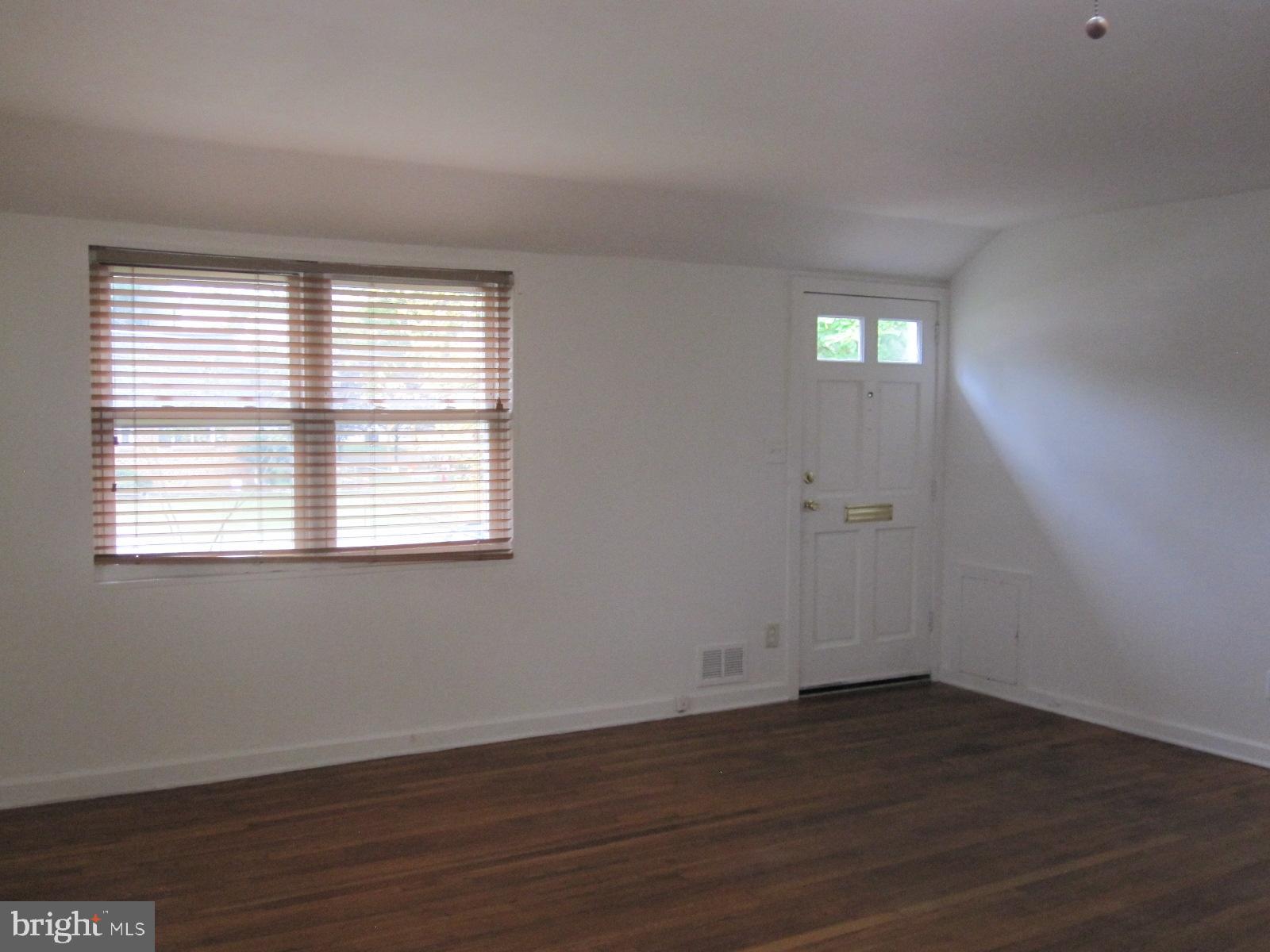 12602 Denley Road Silver Spring, MD 20906 - Photo 5 of 17 Living Room