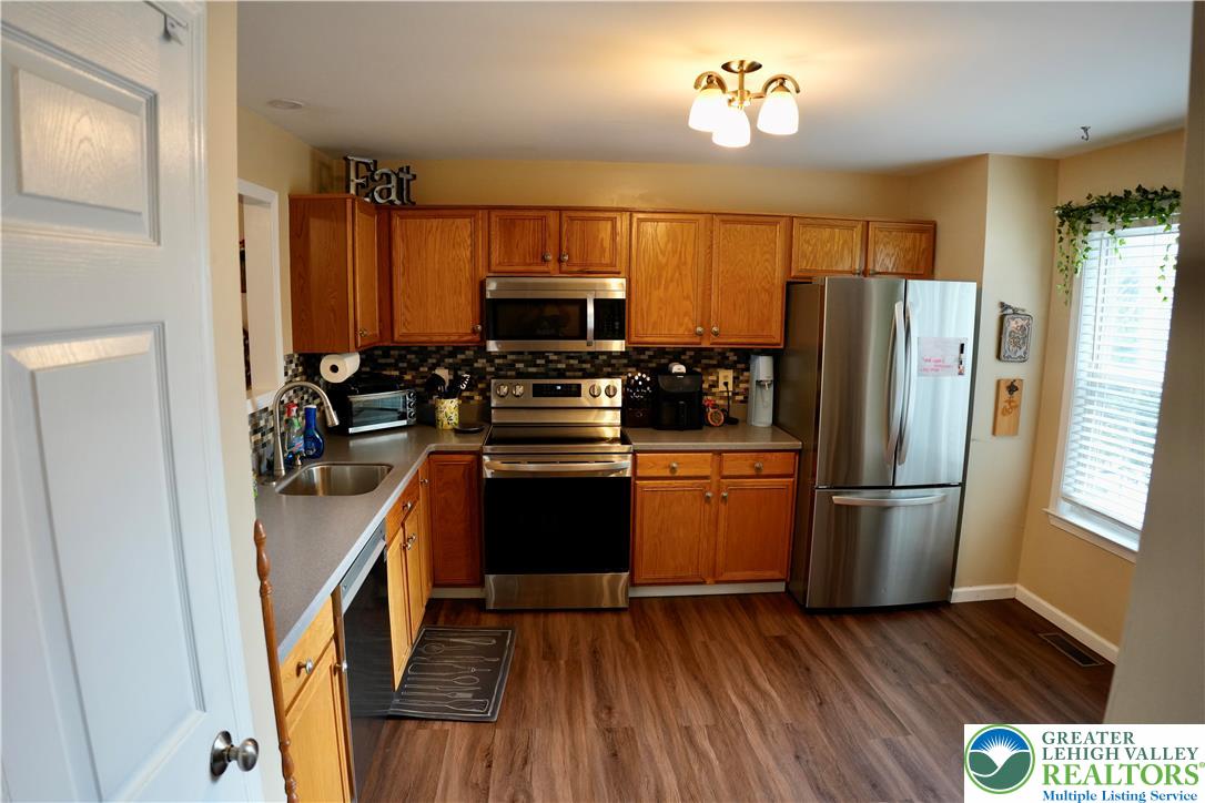 11 Corriere Road Easton, PA 18045 - Photo 4 of 19 Kitchen