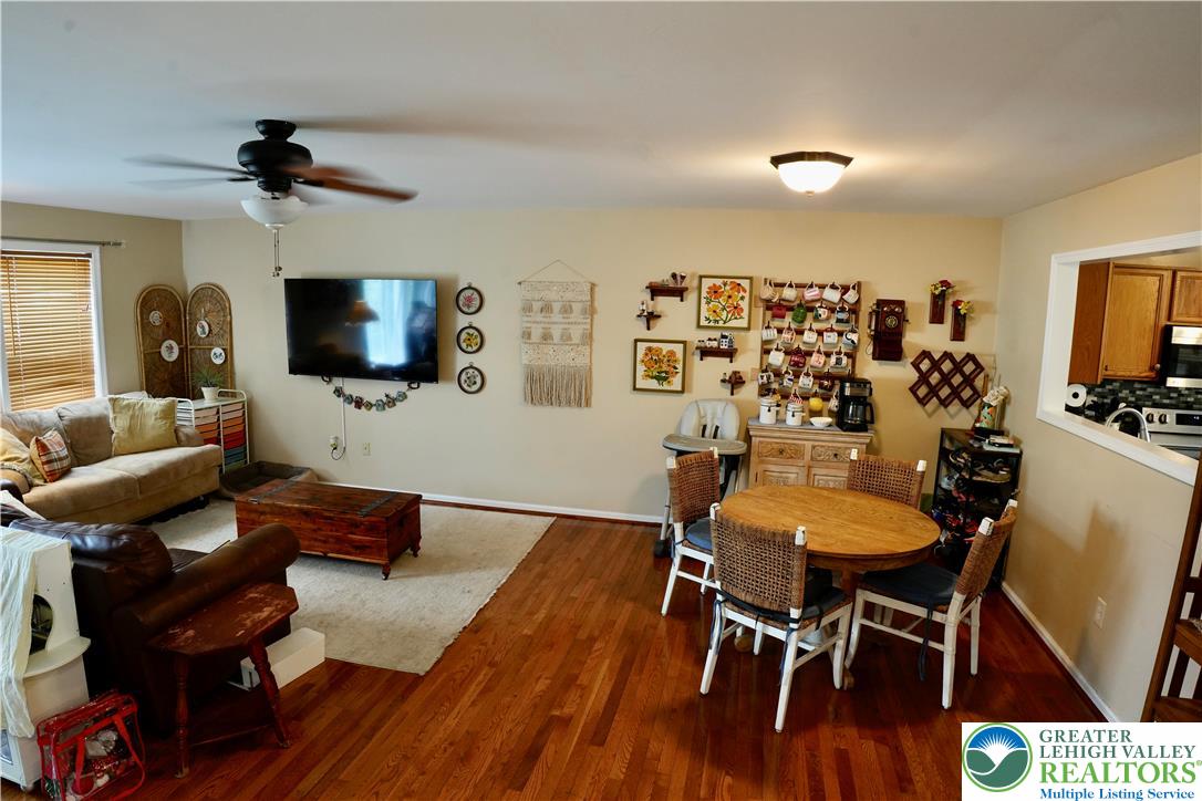 11 Corriere Road Easton, PA 18045 - Photo 5 of 19 Living Room/ Dining Area