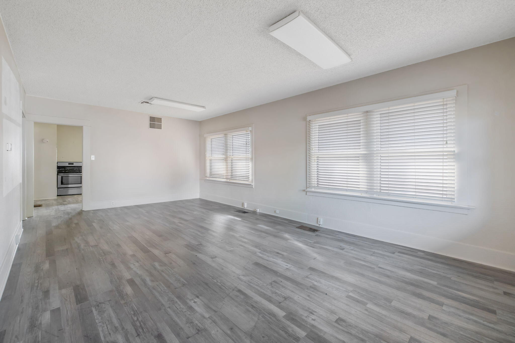 231 South F Street Exeter, CA 93221 - Photo 6 of 29 6-web-or-mls-713A7110
