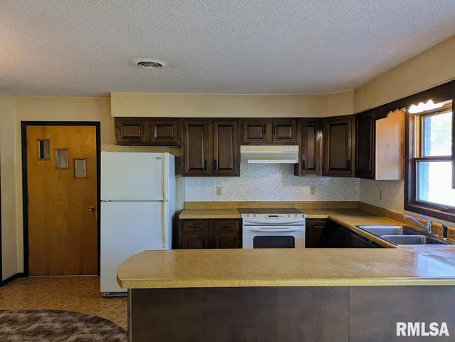 $99,900 | 528 South Emmett Street, Virden, IL 62690