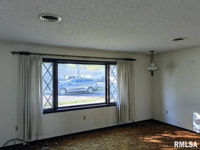 $99,900 | 528 South Emmett Street, Virden, IL 62690