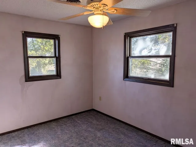 $99,900 | 528 South Emmett Street, Virden, IL 62690