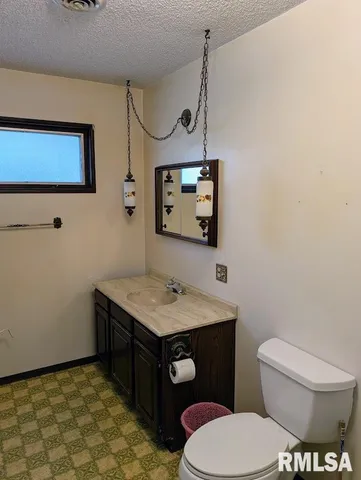 $99,900 | 528 South Emmett Street, Virden, IL 62690